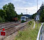 Nebenbahnidylle in Thringen.
In Blankenstein an der Saale gibt es noch Eisenbahnromantik pur.

Ein Bahnbergang mit Lutewerk, schne Weichenlaternen und ein Empfangsgebude, das noch einen (kleinen) Wartesaal hat. Ebenso gibt es noch zwei Fahrdienstleiter.

VT 009 der Erfurter Bahn Abfahrt bereit nach Saalfeld (KBS 557)

Werklok V 60 (Ost), LEW Baujahr 1979 kommt zum Bahnhof Blankenstein um einen Gterzug fr das Papier- und Zellstoffwerk abzuholen.

13.08.2012