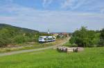 VT 446 der Wrttembergischen-Eisenbahn-Gesselschaft ist mit WEG R82 von Nrtingen nach Neuffen unterwegs.Aufnahmen entstand bei Frickenhausen-Linsenhofen am 18.8.2013.