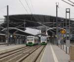 EB VT 006 als EB 80592 aus Ilmenau und EB VT 330 als EB 80985 nach Saalfeld, am 19.12.2013 in Erfurt Hbf.