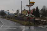 Wir waren zu einem Geburtstag in Pressath eingeladen und nutzen eine kleine Pause während des Kaffeetrinkens zu einem Bummel an den Bahnhof Pressath.
Die Bahnstrecke von Weiden nach Bayreuth wurde 1862 und 1863 gebaut.
Der Bahnhof Pressath liegt bei Km 20.9 der Strecke 5051 von Weiden nach Neuenmarkt-Wirsberg.
In Pressath zweigte die Strecke 5052 nach Kirchenthumbach ab. Heute dient die Strecke nur noch dem Militärverkehr zum Truppenübungsplatz Grafenwöhr.

Agilis VT 650.732 von Weiden nach Bad Rodach am 16.03.2014