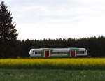 Der   Elster-Saale-Express   ist auf den Höhen des Vogtlandes unterwegs.