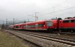 Einfahrt des VT 650015 aus Bad Urach am 26.3.2015 in den Bahnhof Metzingen.