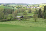 Vom Damm der Förmitztalsperre hat man einen schönen Blick auf die Bahnstrecke Bamberg - Hof.