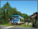 650 057-2 der Freiberger Eisenbahn verlässt am 21.07.2013 den Haltepunkt Kloster Altzella.