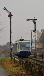 Ausfahrt aus Rheindahlen.....der Rurtalbahn-Triebwagen VT 6.015 ist als RB 39 auf dem Weg nach Mnchengladbach Hbf. 24.11.2012
