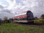 Einfahrt eines Doppelstock-Schienenbusses der Baureihe 670.0 in den Bahnhof Wrlitz, aufgenommen am 23.03.2002. Fahrzeuge dieser Art sollen ab Mai die betagten Schienenbusse Uerdinger-Bauart zwischen Dessau und Wrlitz ablsen.