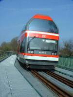 670 005 am 18.April 2002 auf der Muldebrcke der  Dessau-Wrlitzer Eisenbahn 