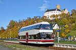KSR 670 002 als Sonderfahrt durch das Erzgebirge am 25. Oktober 2020 in Scharfenstein unterhalb der gleichnamigen Burg.