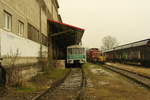 Im Bahnhof Karsdorf an der Bahnstrecke Naumburg (S) nach Wangen (U) werden seit Jahren auf den ehemaligen Gleisanlagen des lokalen Gipswerkes alte, nicht mehr benötigte Schienenfahrzeuge