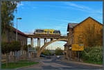 672 906 überquert am 20.10.2019 den 1964 errichteten Viadukt von Mücheln.