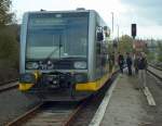 Burgenlandbahn 672 908 als Ausstellungs- und Besichtigungsfahrzeug zum 120. Geburtstag der Unstrutbahn im Bf Karsdorf; 25.10.2009