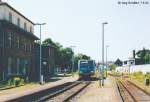 Ein zweiachsiger LVT/S der Burgenlandbahn in Karsdorf am 7.6.03.