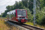 Triebwagen 672 906 der Hanseatischen Eisenbahn als Fähren Shuttle zwischen Mukran und Lietzow. - 13.08.2022