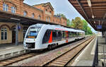 1648 412-2 (Alstom Coradia LINT 41) ist im Endbahnhof Bernburg Hbf am Hausbahnsteig angekommen.