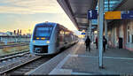 Wegen Bahnsteigarbeiten an Gleis 2 musste 1648 923-8 (Alstom Coradia LINT 41) im Bahnhof Aschersleben am Hausbahnsteig halten.

🧰 Abellio Rail Mitteldeutschland GmbH
🚝 RE 75708 (RE4) Halle(Saale)Hbf–Goslar
🕓 19.1.2023 | 8:37 Uhr
