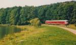 Der Weiher nrdlich von Fremdingen bei Strecken-km 16 ist immer wieder mal Kulisse eines Sonderhalts: Im September 1986 lie VT 08 801 seine Fahrgste zum Fotografieren aussteigen.