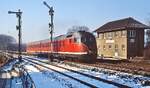Im Februar 1985 fhrt eine 612/912-Garnitur im Bahnhof Bad Gandersheim ein