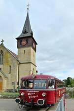 Am Einheitstag ist der 798 081 in Untergimpern auf dem Bü Rathausstraße nach Neckarbischofsheim Nord unterwegs. 3.10.2022