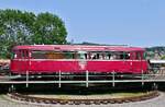 Uerdinger-Schienenbus 798 706-8 der Passauer Eisenbahnfreunde (PEF) anlässlich der 50-Jahre-Jubiläumsfeier der ÖGEG auf der Drehscheibe im Eisenbahnmuseum Ampflwang.