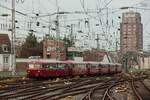 VEB/AKE Schienenbus VT98 bei der Einfahrt in Köln Hbf, Dezember 2025.