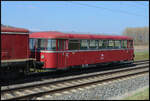 Die altrote V100 der Eifelbahn Verkehrsgesellschaft (EVG), 213 336-1, beförderte am 22.03.2026 den Schienenbusbeiwagen 996 248-1 (ehem. EVG) von Linz am Rhein ins DGEG Museum nach Würzburg Zell. Der Beiwagen ist seit 2026 im Besitz der Main ...