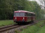 Der VT 98 der PEF am 01.05.2009 unterwegs auf der Rottalbahn bei Pfarrkirchen.