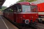 Uerdinger Schienenbus Garnitur 798 752-2 und 798 760-5 (zweimotorig) der Kasbachtalbahn (Eigentum der Eifelbahn) stehen, am 21.08.2011, im Bf Linz zur Abfahrt nach Kalenborn bereit.