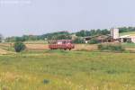 996 773 und 796 724 am 21.5.95 auf dem Weg nach Osten bei km 26,5: Nördlich der Bahn lag ein kleiner landwirtschaftlicher Betrieb, im Hintergrund grüßt der Kirchturm von Kappel.
