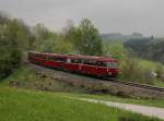 Der VT 98 der PEF nach Freyung am 01.05.2014 unterwegs bei Höhenberg.
