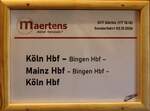Auch dies war nach der Fahrt als Souvenir begehrt, das Zuglaufschild der Sonderfahrt.
Bei der Abstellung in Mainz  hatte der  K�chenjunge  etwas Mu�e, im Zug zu fotografieren.
03.10.16 gegen 12:00 Uhr.