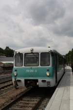 Am ersten Fahrtag der Erzgebirgischen Aussichtsbahn stehen 772 312-5 und 772 367-9 im Bahnhof Schwarzenberg.