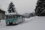 Die drei Ferkeltaxen mit 772 312-5 an der Spitze, sind am 19.12.10 bei Sehma unterwegs.