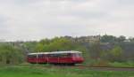 Kstner Schienenbusreisen 172 132-3 + 172 171-1 auf Fotosonderfahrt als DLr 25710 von Karsdorf nach Nebra, am 01.05.2013 zwischen Vitzenburg und Nebra.