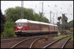Auf der Fahrt nach Bremerhaven erreicht hier der historische VT 08 am 13.8.2005 um 8.34 Uhr Nienburg.