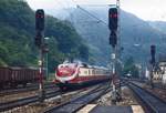 Ein 601 passiert im IC-Dienst den Bahnhof Geislingen, Mai 1978.