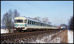 Neunteilig ist hier eine Triebwagen Einheit der Baureihe 624 auf der Rollbahn bei Hasbergen in Richtung Münster unterwegs. Es führt 624623 am 1.1.2002 um 13.12 Uhr.