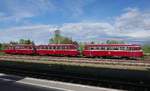Für die zwei Tage später stattfindende Sonderzugfahrt sind am 12.05.2017 im Bahnhof von Aulendorf 798 652, 998 069 und 998 896 bereitgestellt.