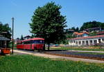Am 26.05.1979 war der Bahnhof Bodenmais bereits stark zurückgebaut, gerade wird eine 798/998-Garnitur für die Rückfahrt nach Zwiesel vorbereitet
