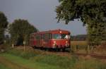 Uerdinger Schienenbus MUR 798 823-0 schiebt Beiwagen 998 864-2 + 998 874-1 als Zug T406 Uchte - Rhaden unterwegs bei Warmsen, KBS ex 219b Rhaden - Nienburg (Weser) --> heute Museums-Eisenbahn