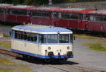 Der steilstreckentaugliche ehemalige VT 57 der Hochwaldbahn, noch in den Farben der Dürener Kreisbahn, am 14.7.17 im Gelände der Eifelbahn in Linz (Rhein).