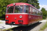 VT 95 9164 (eigentlich 9144, später Indusi-Messwagen 724 003-9), das Denkmal der ehemaligen KBS 228g in Wuppertal-Cronenberg, noch einmal bei schönerem Wetter (12.8.17).