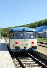 Ein historische Leichtverbrennungstriebwagen LVT VT798 von 1956 der Wisentatalbahn, fuhr von Schleiz West über Zeulenroda in die Altenburger Brauerei und zurück.