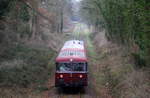 Ein Nachschuss von einem Schinenbus von der ZLSM und kamm aus Simpelveld(NL) nach Aachen-Vetschau(D) und kamm aus Richtung Niederlande und hat gleich das Ziel Vetschau bei Aachen(D) erreicht. Aufegenommen von der Brücke Bocholtzer-Straße in Aachen-Vetschau(D). Bei Regenwolken am Kalten Nachmittag vom 29.12.2018.