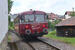 Nachschuß auf den Roten Flitzer vom Bü Steinstraße in Obergimpern auf seinem Weg nach Neckarbischofsheim Nord 4.7.2021