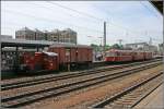 Halbzeit im Sommerurlaub und gleichzeitig der Hhepunkt:  35 Jahre S-Bahn Mnchen  Auf Gleis11 sonnt sich 323 699 und der  Nebenbahnretter  in der Morgensonne. (01.07.07)