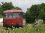 798 818 hat am 15.06.08 seinen Zielbahnhof, Wachenheim-Mlsheim, fast erreicht. Der Zug luft tatschlich auf Schienen...