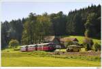 DB-Schienenbus VT798 der Passauer Eisenbahnfreunde auf der GEG-Museumsstrecke in Richtung Ampflwang. 4.10.2009.