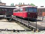 Deutsches Technikmuseum Berlin.(ehem.BW Anh.Bf.)Ein Schienenbus auf der nrdlichen Drehscheibe.Bln.28.05.05