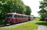 Blick nach Sden auf 798 522 am 14.6.09 in Auhausen. Kaum vorstellbar, dass hier einmal ein massives Bahnhofsgebude stand, in dem mehrere Bahnbeamte tagein und tagaus ihren Dienst verrichteten. Die Bodenplatte am rechten Bildrand ist der letzte sichtbare Zeuge davon.