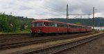 15.05.2011 in Scheuerfeld/Sieg: Die Westerwlder Eisenbahnfreunde WEF 44 508  aus Westerburg sind mit einer 5er-Garnitur der Oberhessischen Eisenbahnfreunde nach Siegen unterwegs. Die Schienenbuseinheit war wie folgt gekuppelt: 996 677-9, 798 589-8, 998 184-6, 996 310-9 und 798 829-8.